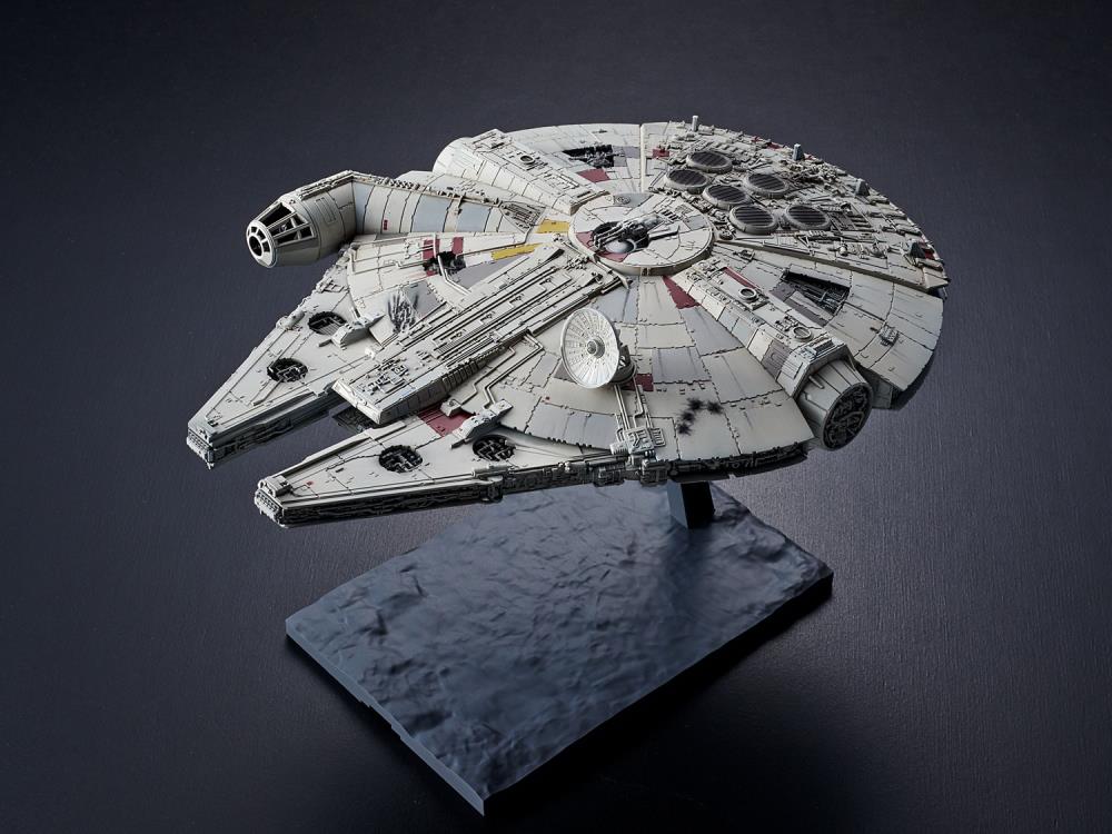 Star Wars The Rise of Skywalker Millenium Falcon 1/144 Scale
