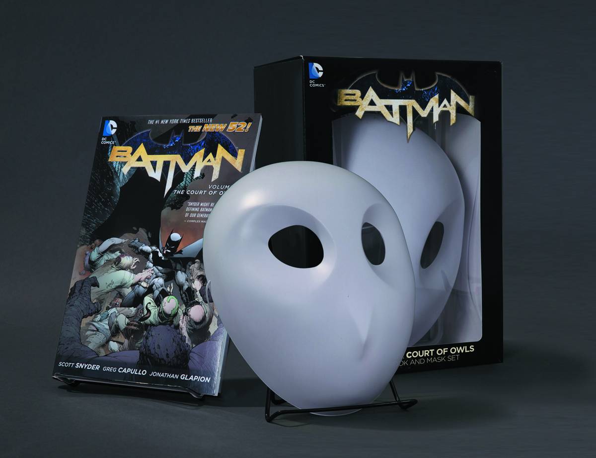Batman Court of Owls Book & Mask Set (New 52)