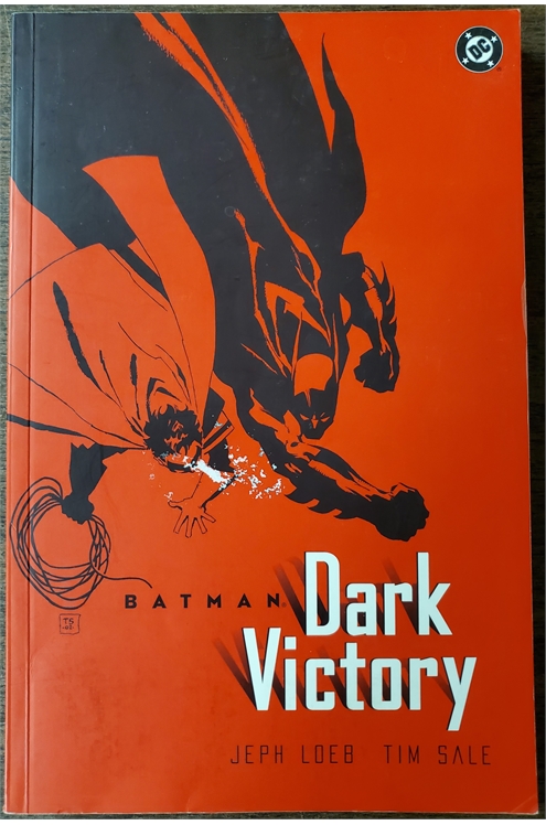 Batman Dark Victory Graphic Novel (DC 2001) Collectible - Good