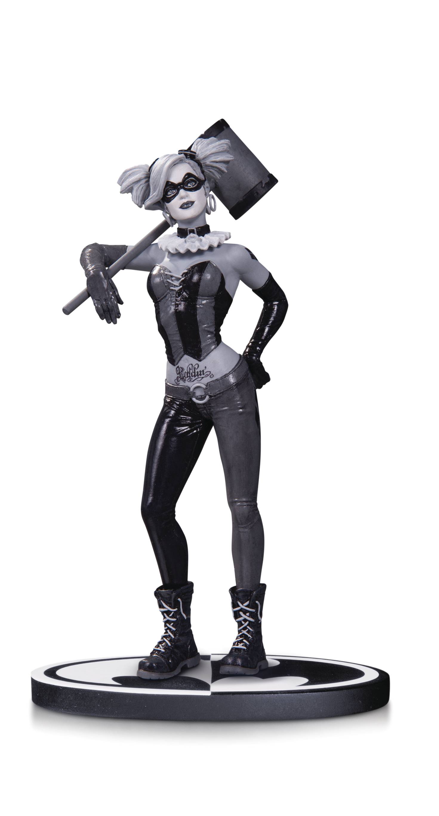 Batman Black & White Harley Quinn Statue by Bermejo