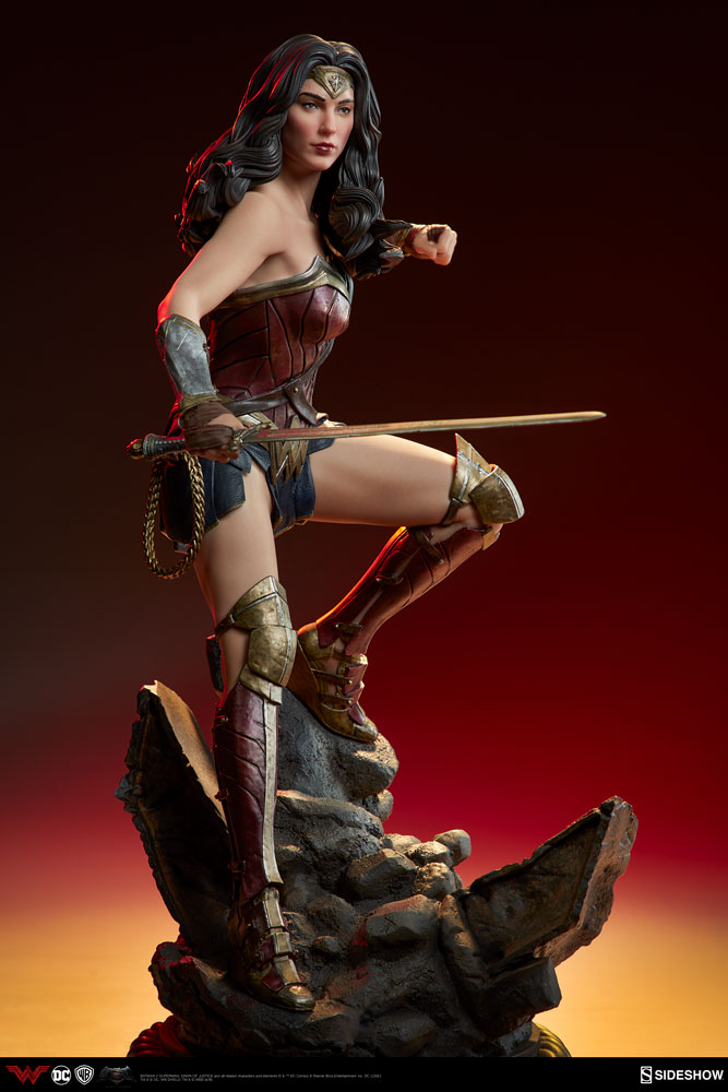 Sideshow Collectibles Wonder Woman Premium Format Statue Batman V Superman Dawn of Justice