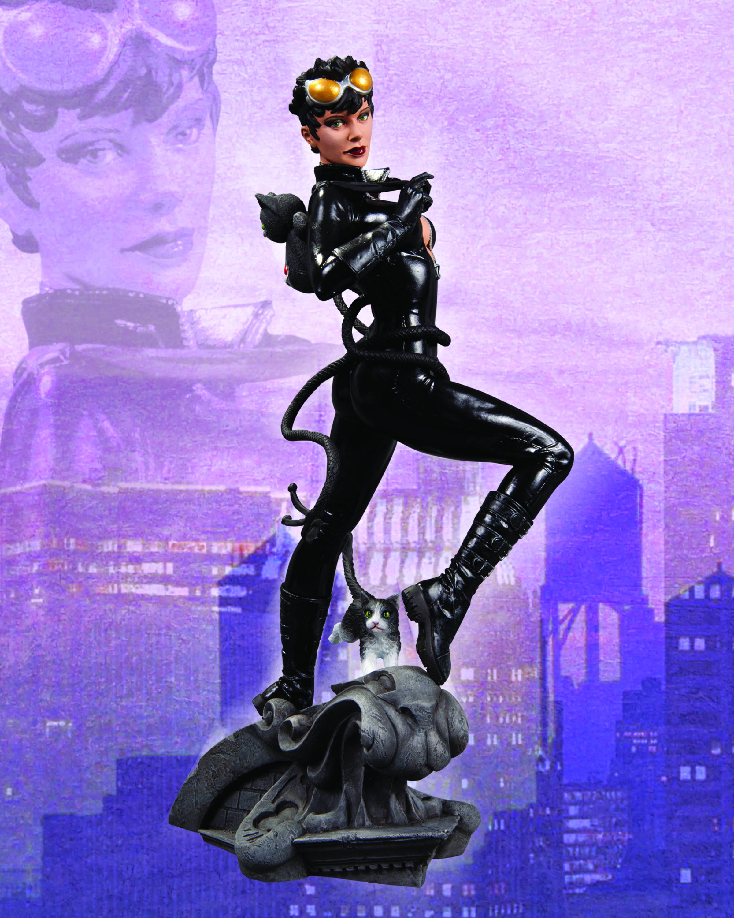 DC Comics Cover Girls Catwoman Statue
