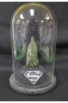 DC Superman Kryptonite Crystal Shard Prop Replica W/ Display