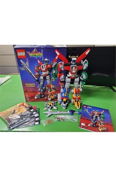 Lego Voltron Set #21311 Complete With Box 