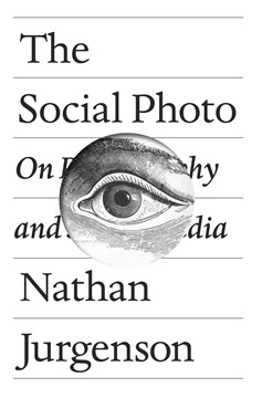 The Social Photo (Hardcover Book)